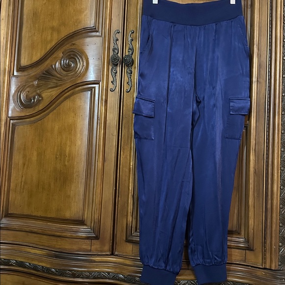 Boston Proper Like NEW Charmeuse Cargo 2Piece Elevated Luxe Lounge Set Small - Picture 10 of 17